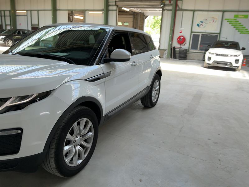 Land Rover Evoque 2.0 Td4 SE — zdjęcie 2