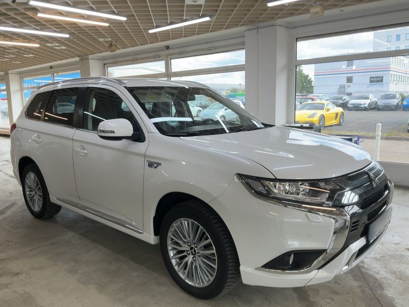 Mitsubishi Outlander 2.4 PHEV Spirit 4WD — zdjęcie 8