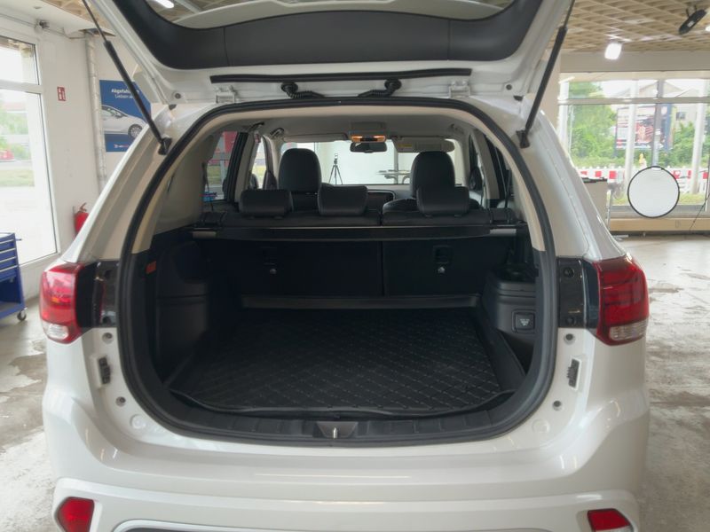 Mitsubishi Outlander 2.4 PHEV Spirit 4WD — zdjęcie 10