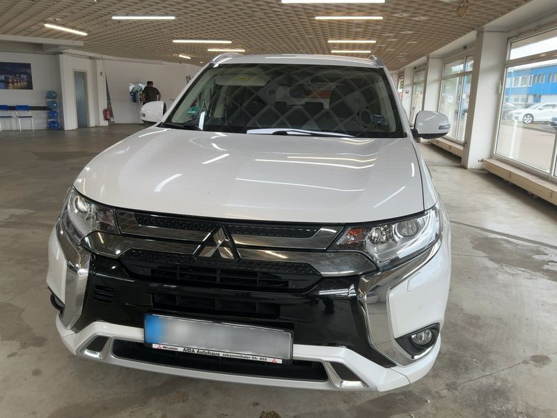 Mitsubishi Outlander 2.4 PHEV Spirit 4WD — zdjęcie 9
