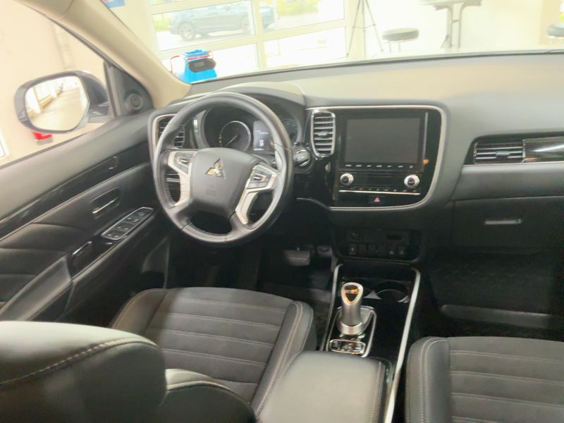 Mitsubishi Outlander 2.4 PHEV Spirit 4WD — zdjęcie 12