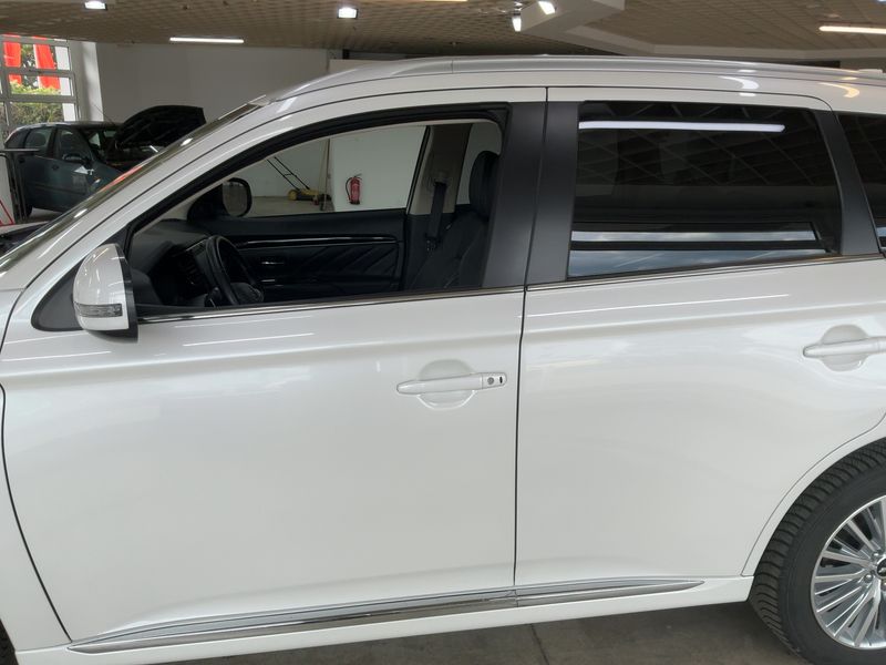 Mitsubishi Outlander 2.4 PHEV Spirit 4WD — zdjęcie 4