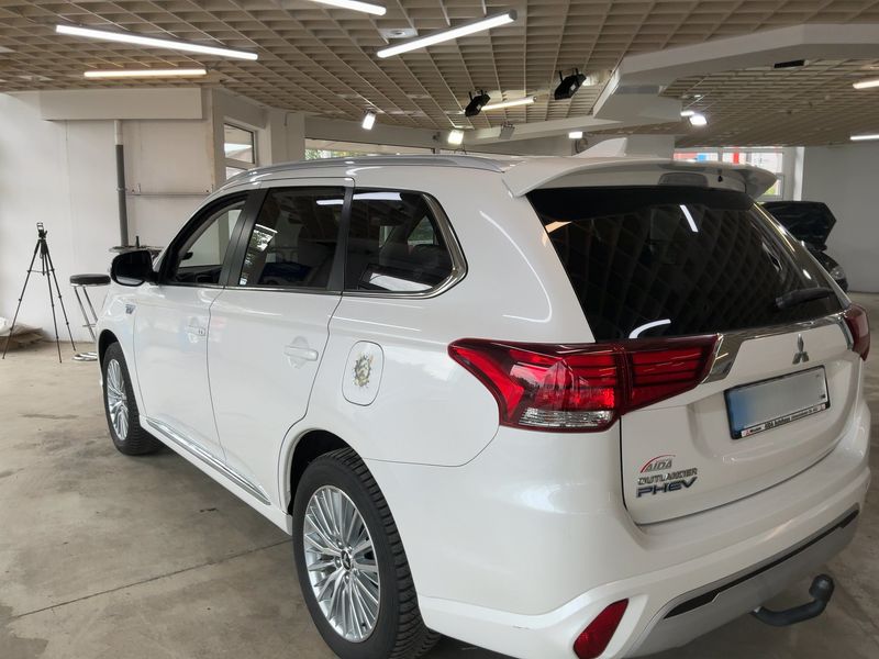 Mitsubishi Outlander 2.4 PHEV Spirit 4WD — zdjęcie 3