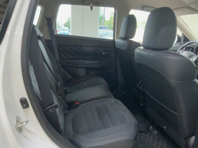 Mitsubishi Outlander 2.4 PHEV Spirit 4WD — zdjęcie 14