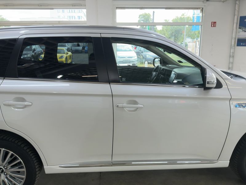 Mitsubishi Outlander 2.4 PHEV Spirit 4WD — zdjęcie 7