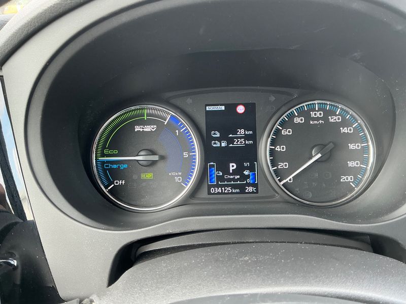 Mitsubishi Outlander 2.4 PHEV Spirit 4WD — zdjęcie 13