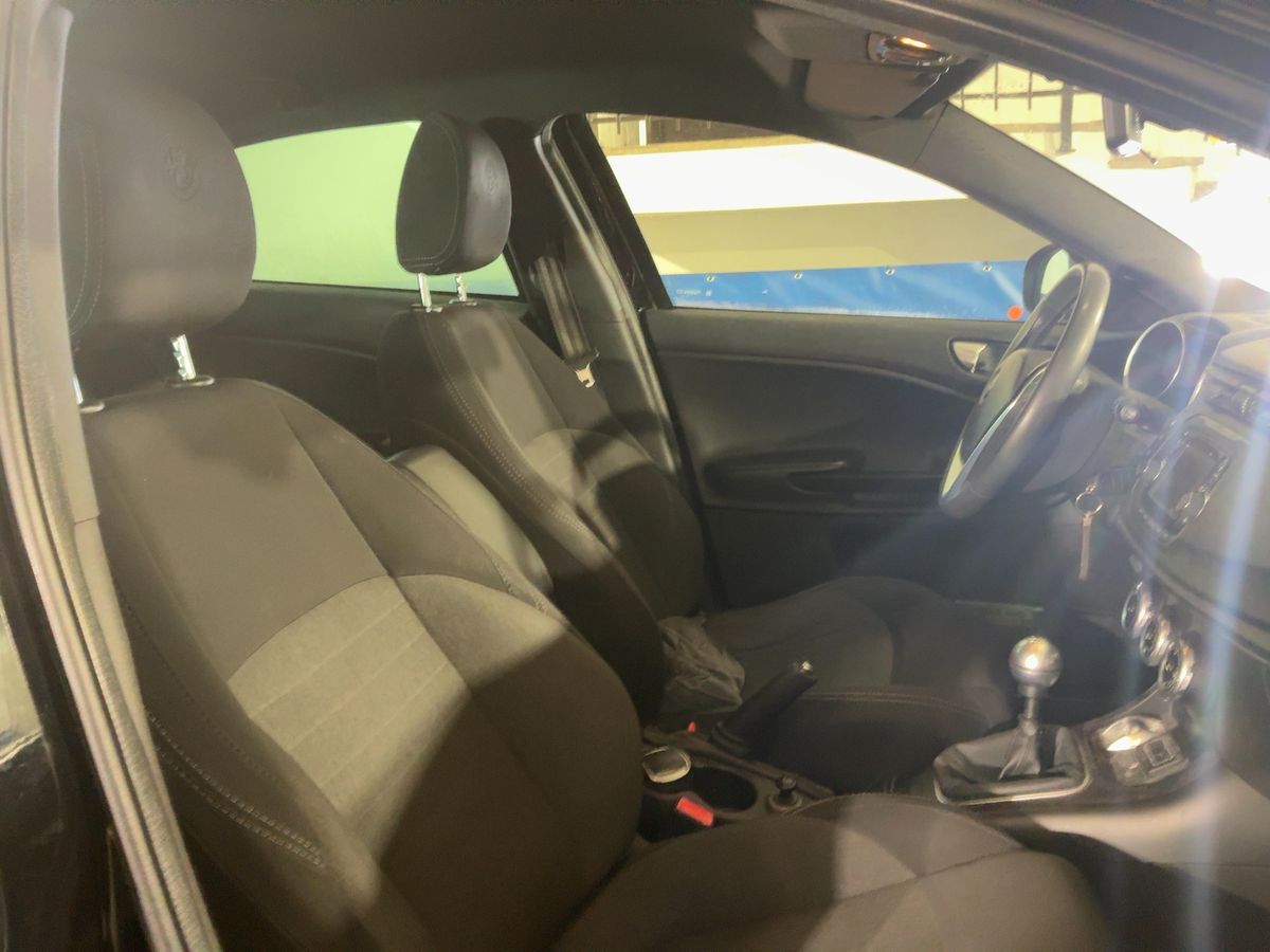 Alfa Romeo 2018 — photo 17