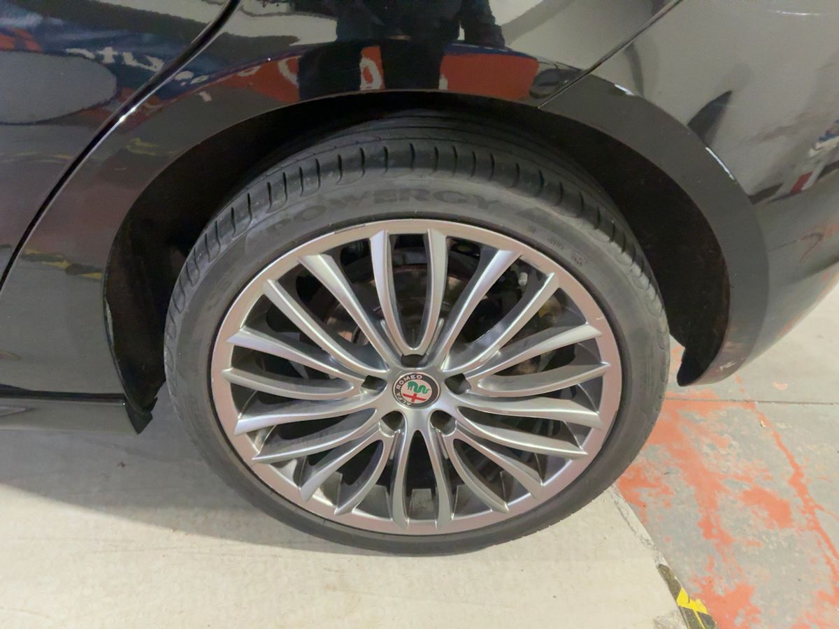 Alfa Romeo 2018 — photo 6