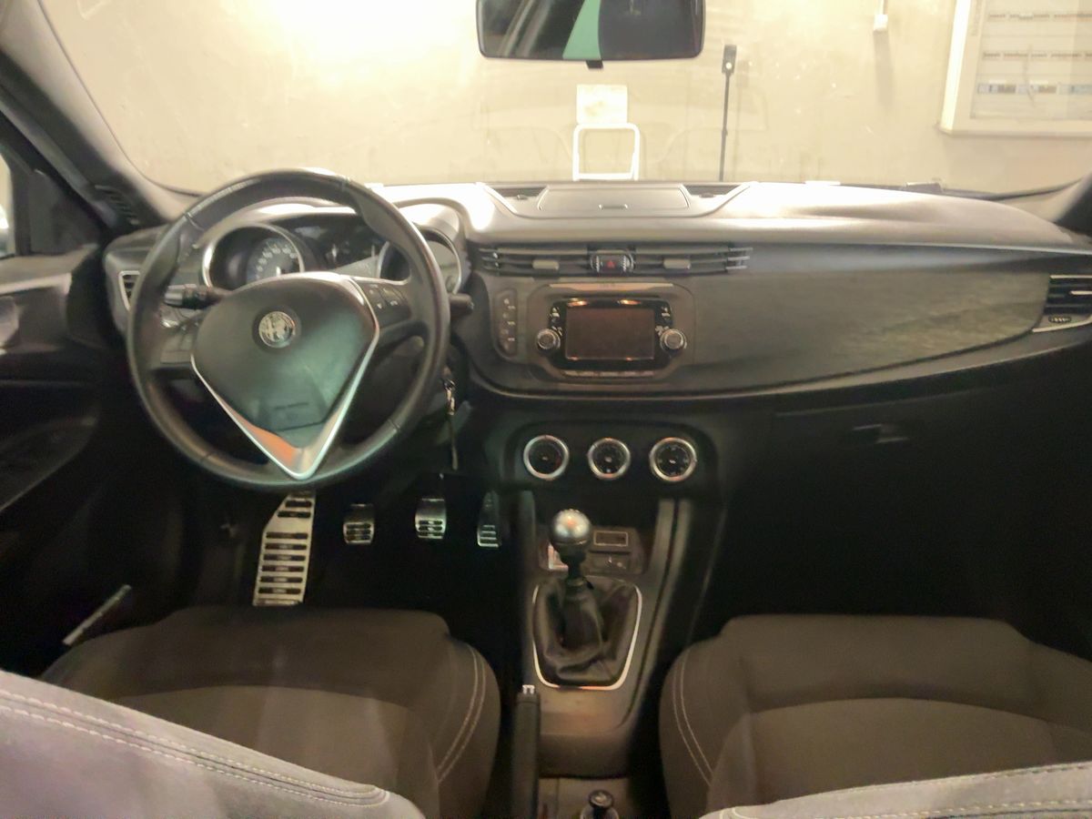 Alfa Romeo 2018 — photo 18