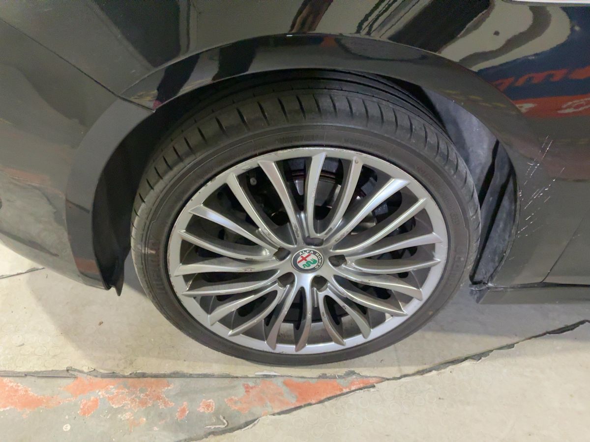 Alfa Romeo 2018 — photo 4