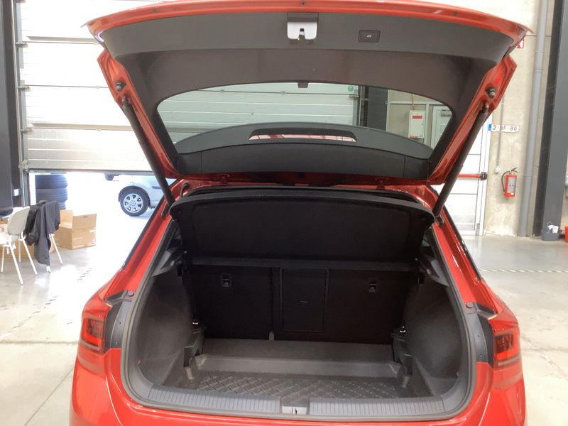 Volkswagen T-Roc 1.5 TSI ACT R-Line 2022 – снимка 15