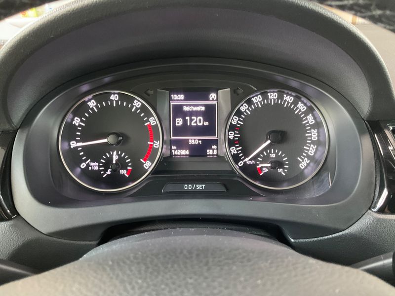 Skoda Rapid Spaceback 1.2 TSI Emotion Plus — zdjęcie 13