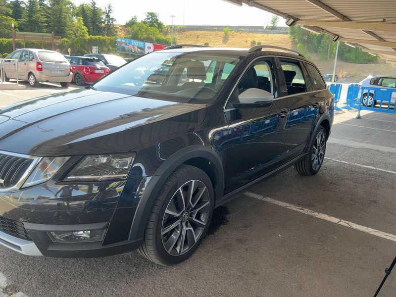 Skoda Octavia 2.0 TSI Scout 4x4 — zdjęcie 2