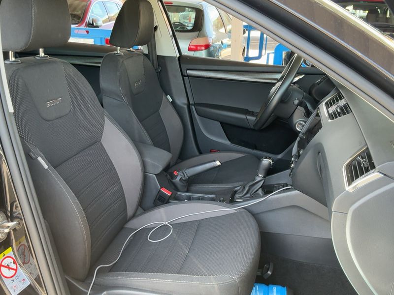 Skoda Octavia 2.0 TSI Scout 4x4 — zdjęcie 11