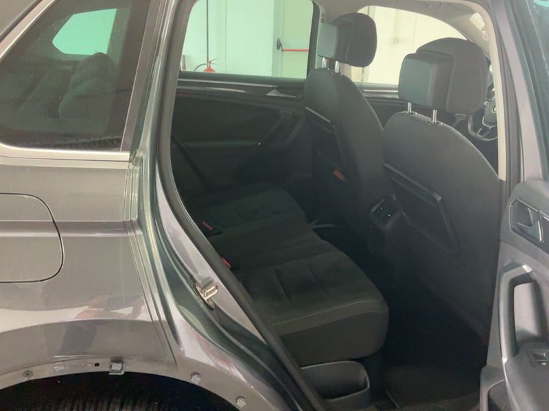 Volkswagen Tiguan 2.0 TDI Executive 4Motion BlueMotion Tech — zdjęcie 14