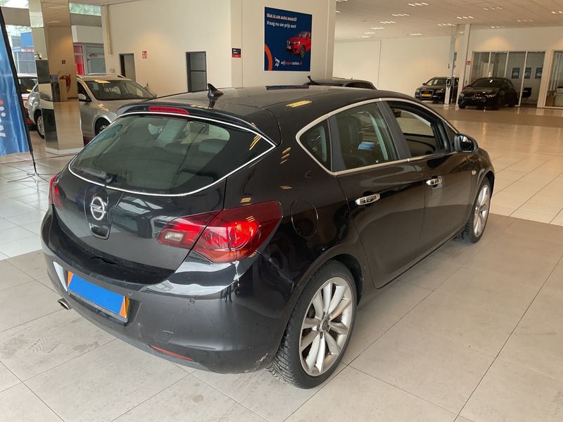 Opel Astra 1.4 Turbo Innovation — zdjęcie 2