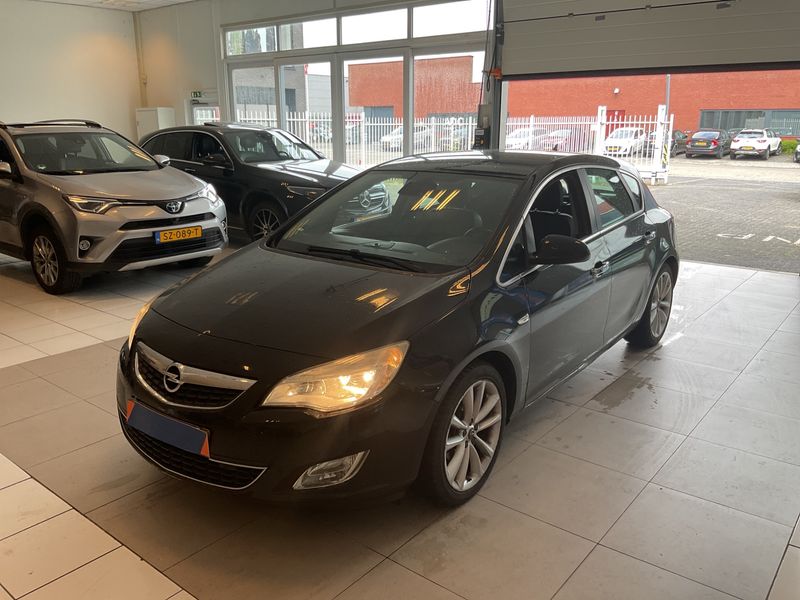 Opel Astra 1.4 Turbo Innovation — zdjęcie 1