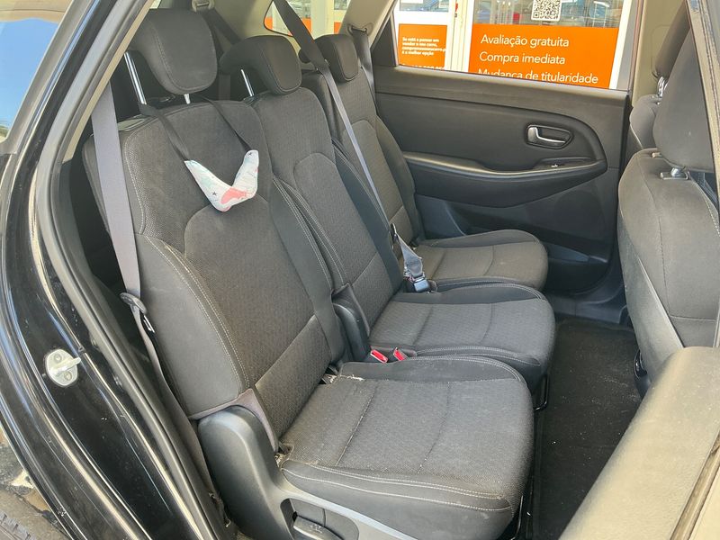 Kia Carens 1.7 CRDi Edition 7 — zdjęcie 14