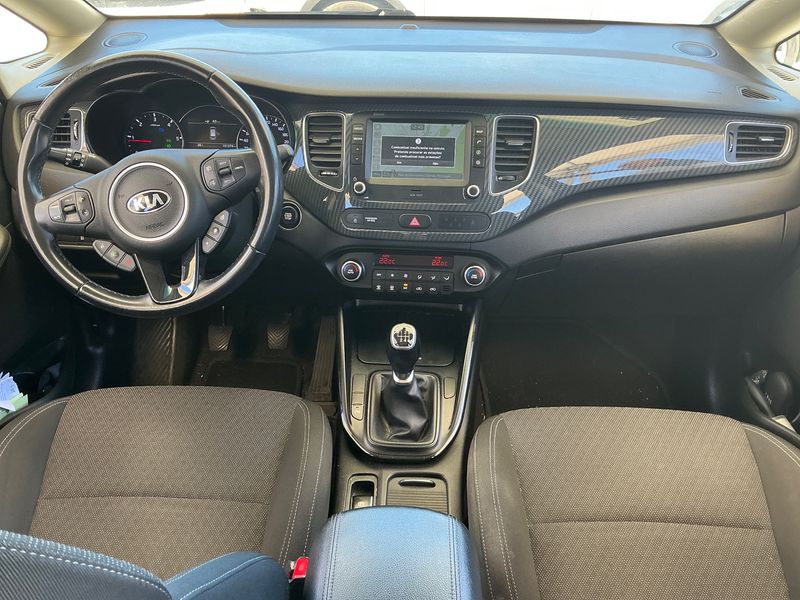 Kia Carens 1.7 CRDi Edition 7 — zdjęcie 12