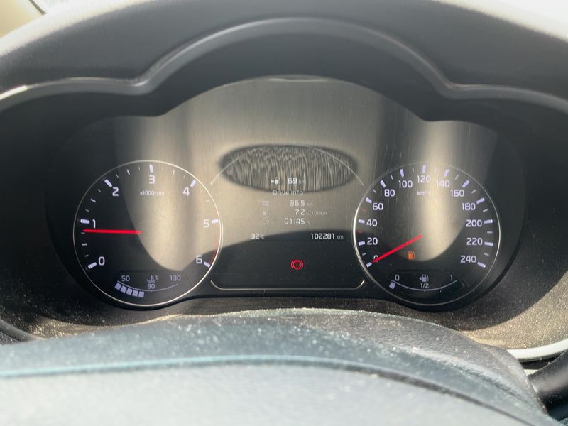Kia Carens 1.7 CRDi Edition 7 — zdjęcie 13