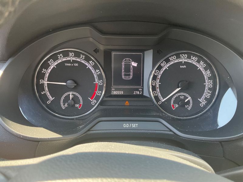 Skoda Octavia 1.6 TDI Clever 2018 – снимка 18