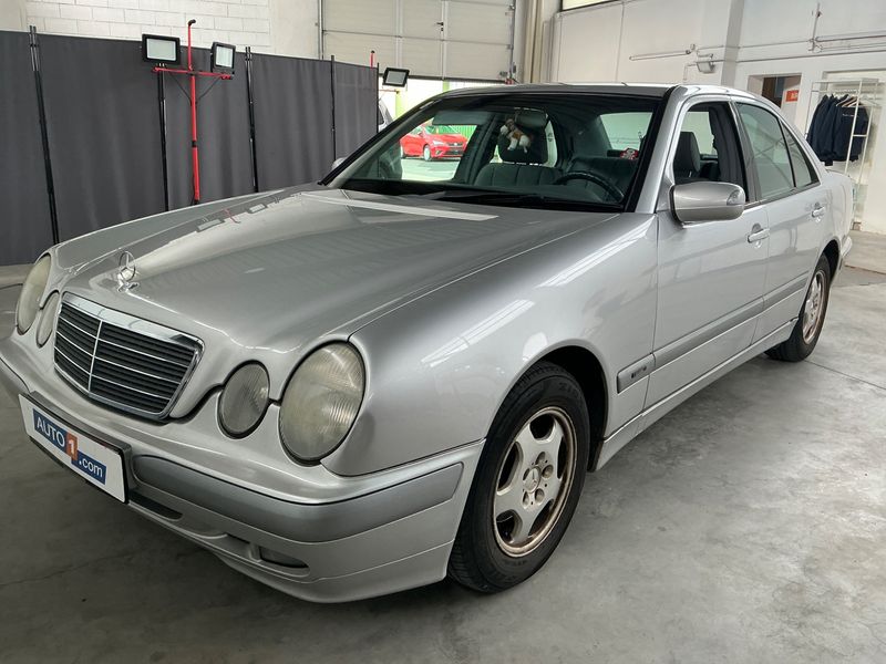 Mercedes-Benz E-Klasse E 220 CDI Classic — zdjęcie 1