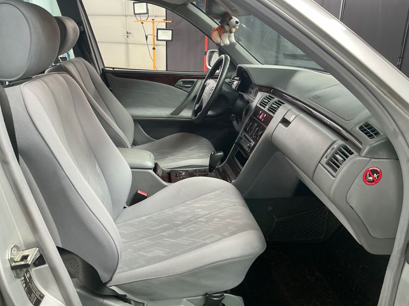 Mercedes-Benz E-Klasse E 220 CDI Classic — zdjęcie 3