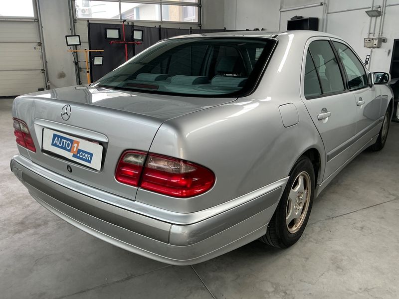 Mercedes-Benz E-Klasse E 220 CDI Classic — zdjęcie 2