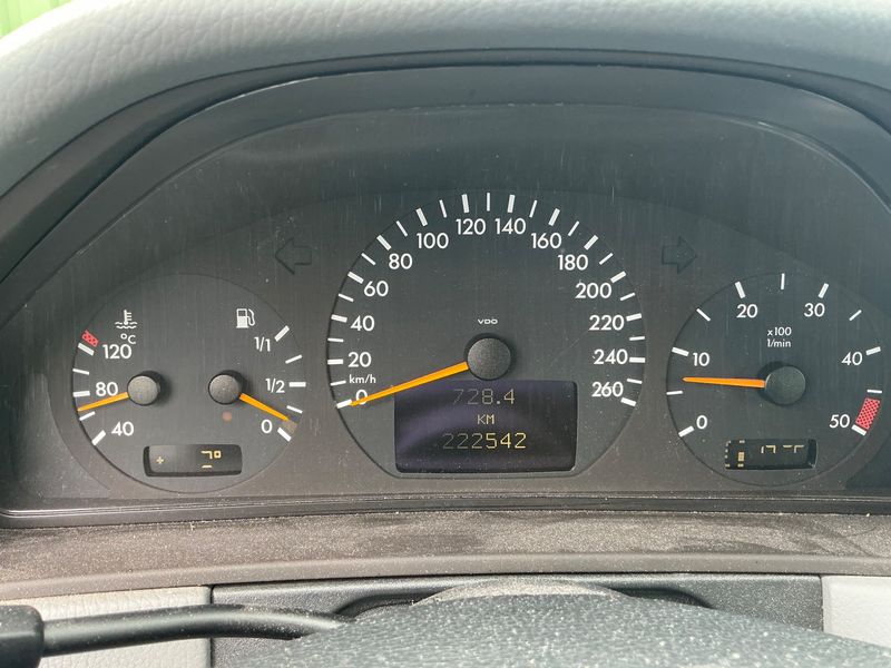 Mercedes-Benz E-Klasse E 220 CDI Classic — zdjęcie 4