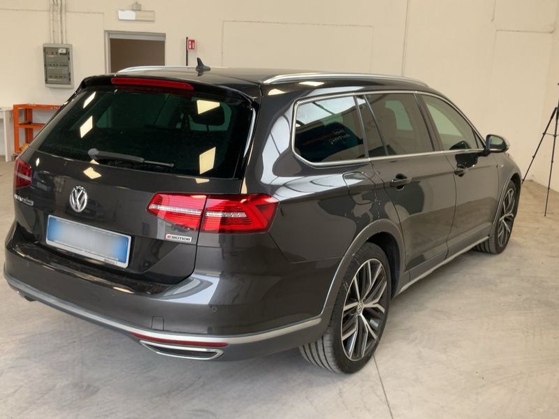 Volkswagen Passat Alltrack 2.0 TDI 4Motion BlueMotion Tech — zdjęcie 6