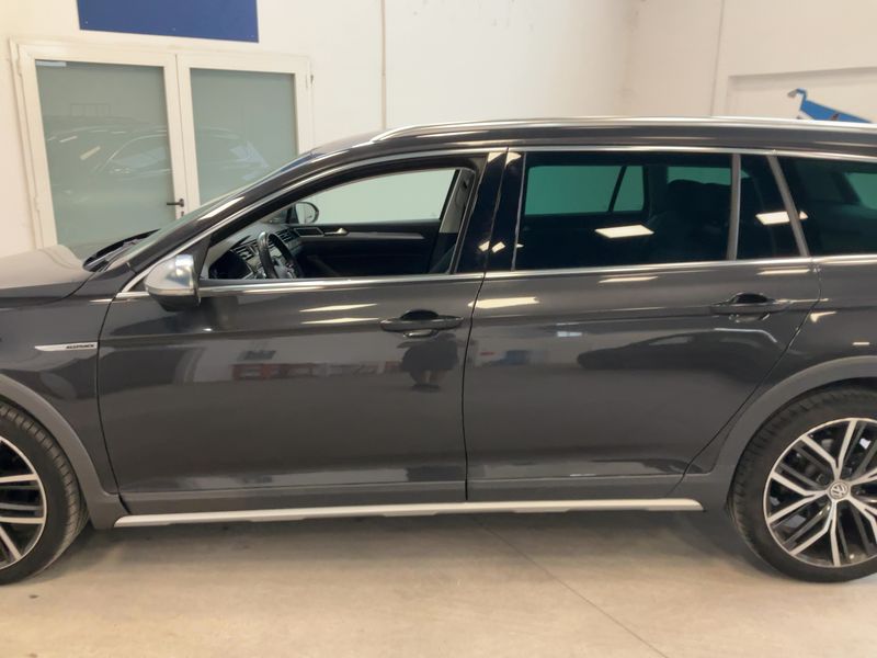 Volkswagen Passat Alltrack 2.0 TDI 4Motion BlueMotion Tech — zdjęcie 4
