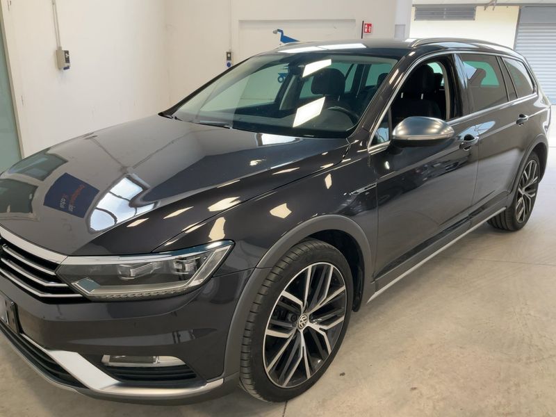 Volkswagen Passat Alltrack 2.0 TDI 4Motion BlueMotion Tech — zdjęcie 2