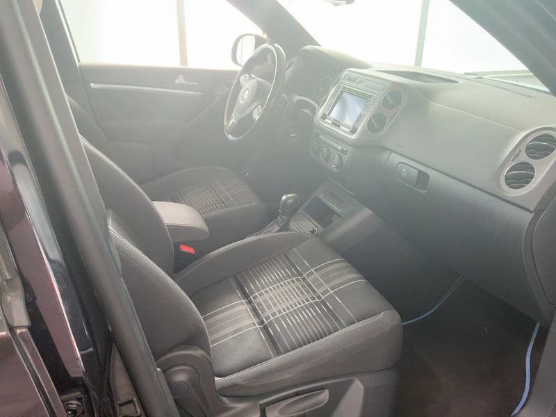 Volkswagen Tiguan 2.0 TDI Lounge Sport & Style 4Motion BlueMotion Tech 2015 – снимка 17