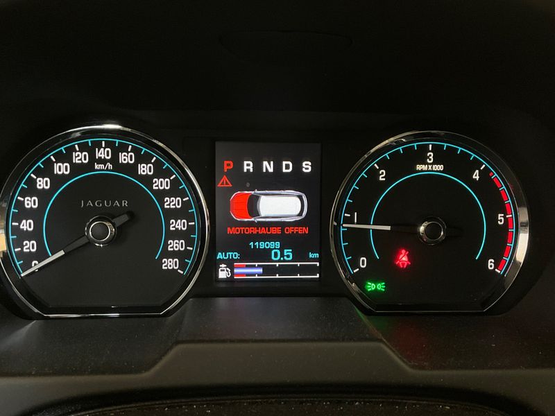 Jaguar XF 3.0 D V6 Premium Luxury — zdjęcie 13