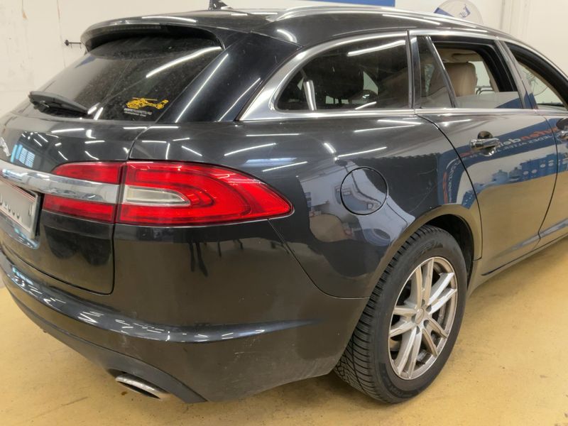 Jaguar XF 3.0 D V6 Premium Luxury — zdjęcie 6
