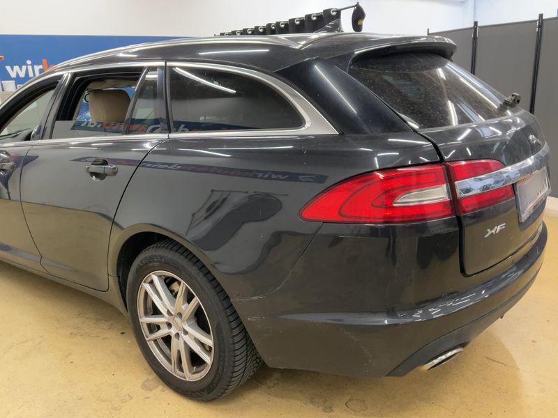 Jaguar XF 3.0 D V6 Premium Luxury — zdjęcie 3