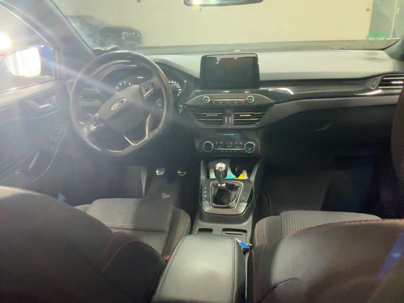Ford Focus 1.0 EcoBoost Mild-Hybrid ST-Line — zdjęcie 12