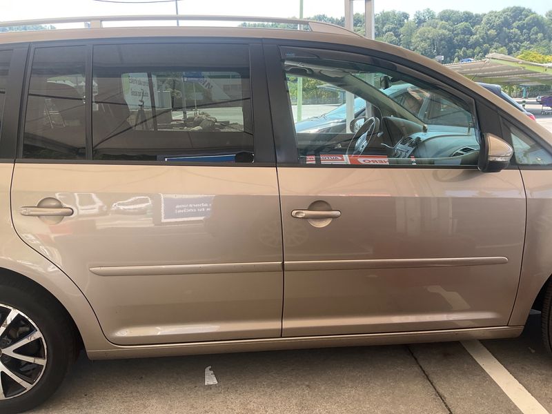 Volkswagen Touran 1.6 TDI Edition BlueMotion Tech — zdjęcie 7