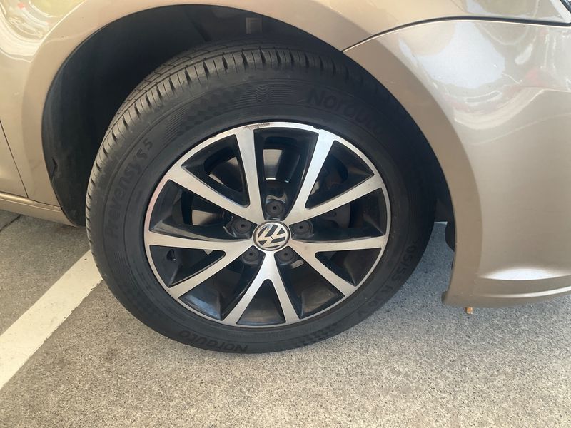 Volkswagen Touran 1.6 TDI Edition BlueMotion Tech 2012 – снимка 11