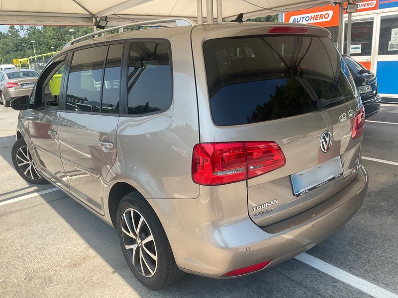 Volkswagen Touran 1.6 TDI Edition BlueMotion Tech — zdjęcie 3