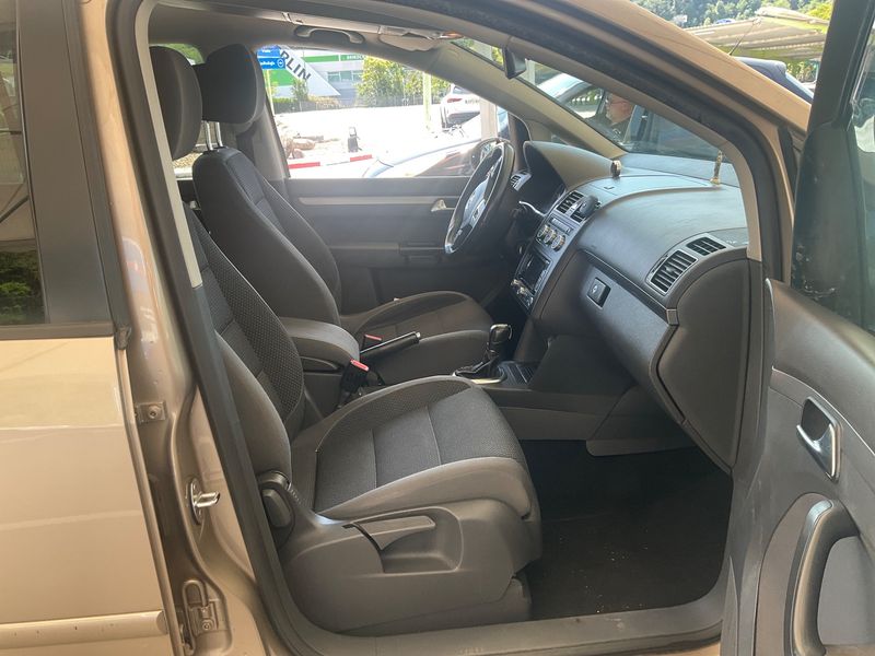 Volkswagen Touran 1.6 TDI Edition BlueMotion Tech — zdjęcie 11