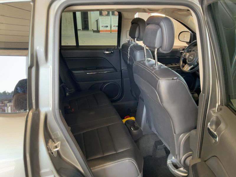 Jeep Compass 2.2 CRD Limited 4x2 — zdjęcie 14