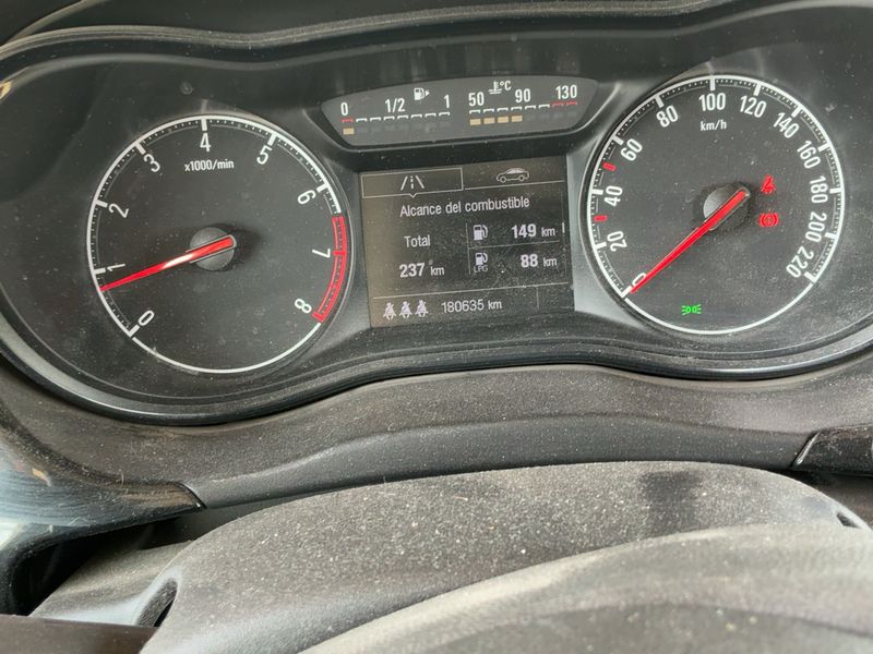 Opel Corsa 1.4 LPG Selective — zdjęcie 13