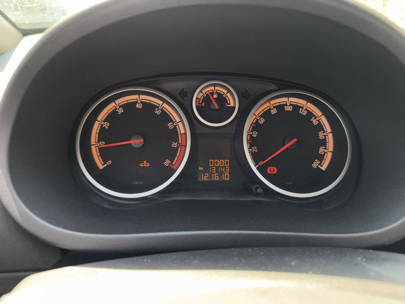Opel Corsa 1.2 Selective — zdjęcie 12