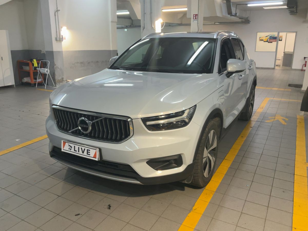 Volvo XC40 2021 — photo 1
