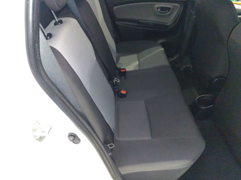 Toyota Yaris 1.5 Dual VVT-iE Design — zdjęcie 13