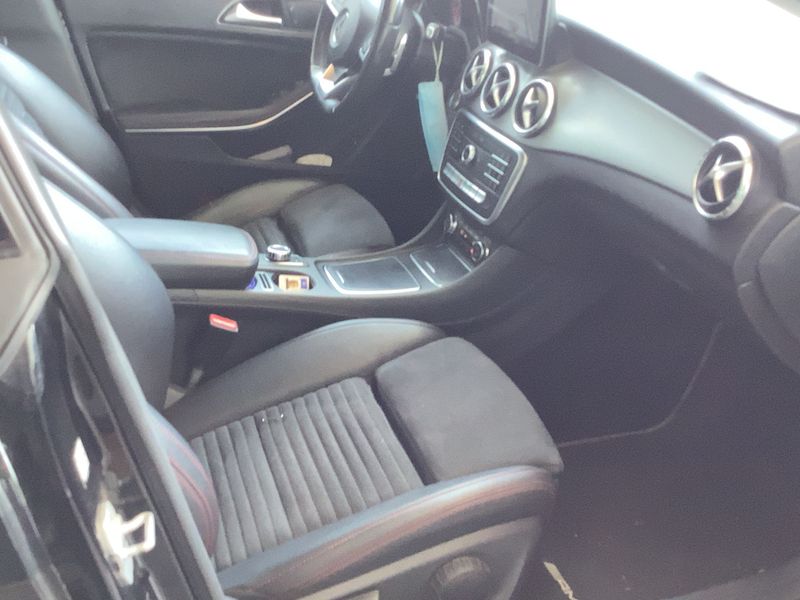 Mercedes-Benz CLA-Klasse CLA 200 d AMG Line — zdjęcie 11
