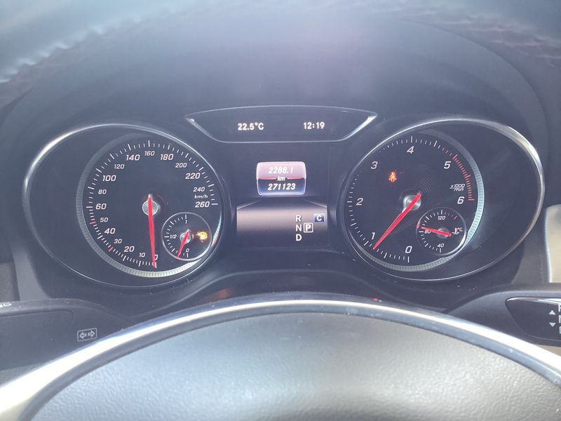 Mercedes-Benz CLA-Klasse CLA 200 d AMG Line — zdjęcie 13