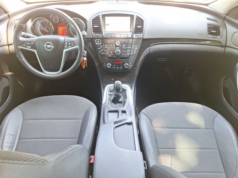 Opel Insignia Sports Tourer 2.0 CDTI Cosmo — zdjęcie 11