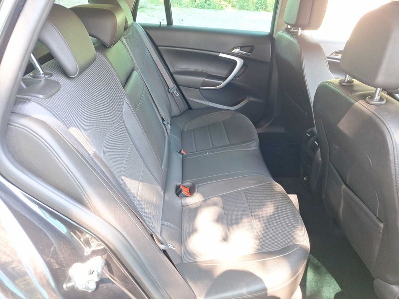 Opel Insignia Sports Tourer 2.0 CDTI Cosmo — zdjęcie 14